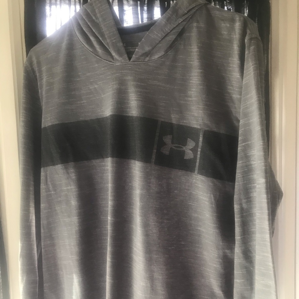 Men’s long sleeve T-shirt material with a hood never worn but no tags